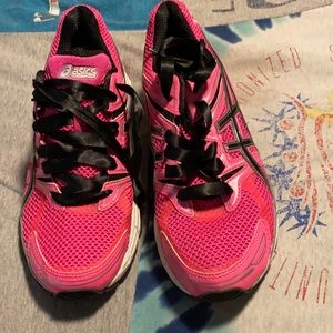 Been worn. Very cute and comfy.